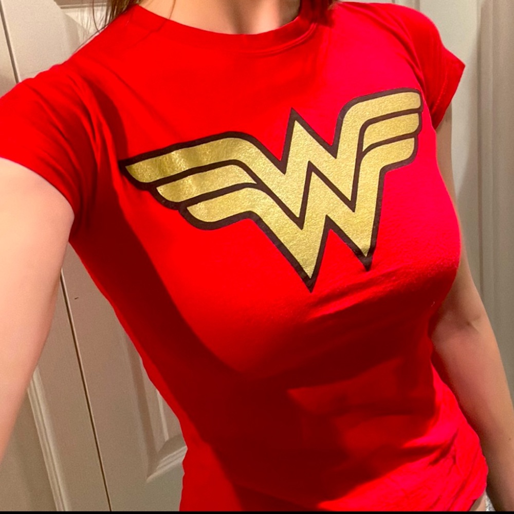 4 for $25! DC Comic Wonder Woman T-shirt NWOT